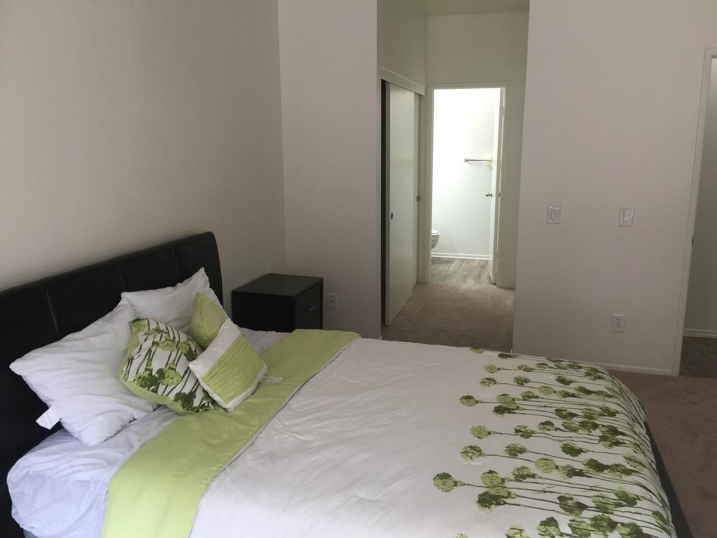 Awesome Mission Valley 2 Bedrooms Mc1